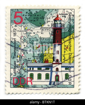 Allemagne - circa 1974 : timbre imprimé en Allemagne montre l'image de la plage Timmendorf 1872, vers 1974. Banque D'Images