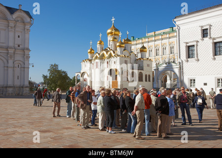 Les touristes à Kremlin. Moscou, Russie. Banque D'Images
