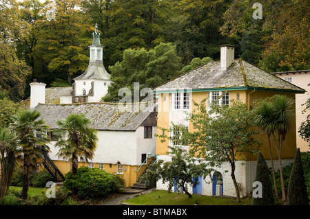 Portmeirion ('Le Village' dans la série télévisée des années 1960 "Le Prisonnier"), au nord du Pays de Galles. Banque D'Images