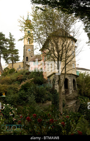 Portmeirion ('Le Village' dans la série télévisée des années 1960 "Le Prisonnier"), au nord du Pays de Galles. Banque D'Images