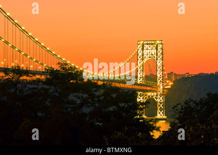 George Washington Bridge dans le New Jersey, au coucher du soleil de la ville de New York Banque D'Images