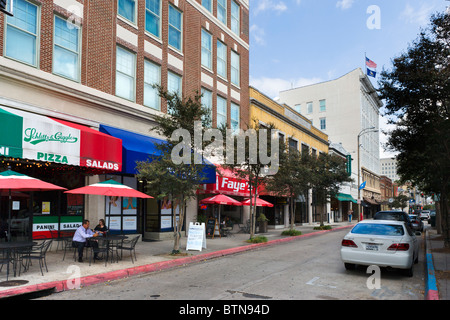 Restaurant et des boutiques sur la 3e rue au centre-ville de Baton Rouge, Louisiane, USA Banque D'Images
