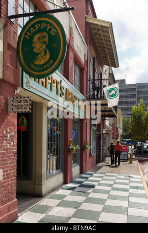 Pub irlandais et boutiques sur la 3e rue au centre-ville de Baton Rouge, Louisiane, USA Banque D'Images