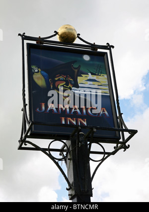 Jamaica Inn enseigne de pub, Bolventor, Bodmin Moor, Cornwall, Angleterre, Royaume-Uni, le paramètre pour le roman de Daphne du Maurier du même nom Banque D'Images