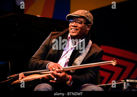 TARUS MATEEN joue pour JASON MORAN'S guitar player en 2009 - Festival de jazz de Monterey en Californie Banque D'Images