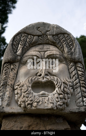 Masque en pierre dans le théâtre antique. Ostia Antica, Rome, Italie Banque D'Images