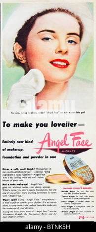 Annonce dans le magazine vers 1952 pour l'Étang Angel Face powder Banque D'Images