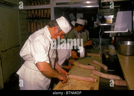 Michel Latour, décisions, saucisse de porc charcutier, charcuterie de Latour, ville de Lyon, Rhône-Alpes, France Banque D'Images