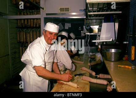 Michel Latour, décisions, saucisse de porc charcutier, charcuterie de Latour, ville de Lyon, Rhône-Alpes, France Banque D'Images