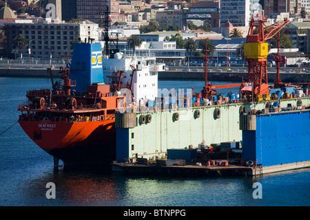Cale sèche flottante dans le port de Valparaiso, Chili, Amérique du Sud Banque D'Images