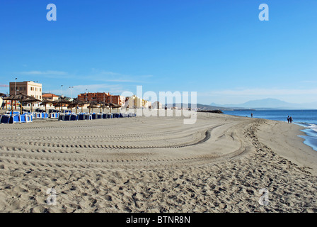 Afficher le long de la plage, La Linea de la Concepcion, Costa del Sol, la Province de Cádiz, Andalousie, Espagne, Europe de l'Ouest. Banque D'Images