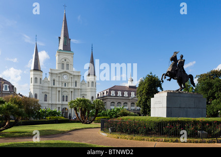 Statue de Andrew Jackson en face de la cathédrale St Louis, Jackson Square, Quartier français, la Nouvelle Orléans, Louisiane, USA Banque D'Images