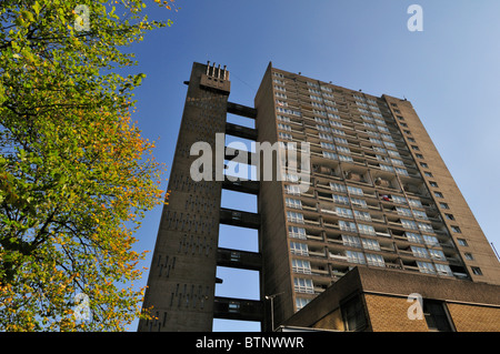 Balfron Tower, le logement social estate, peuplier, Tower Hamlets, East London E14, Royaume-Uni Banque D'Images