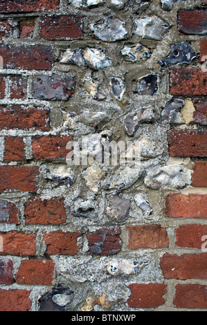 Close up d'un mur de briques et silex de Buckinghamshire dans construction ancienne Amersham. Banque D'Images