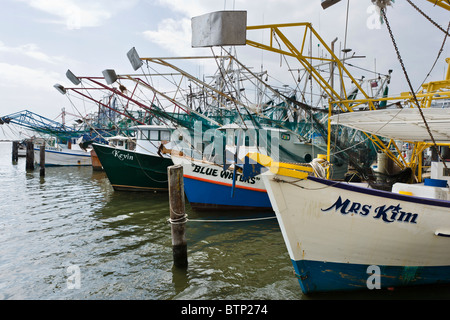 Bateaux de crevettes dans le port à Biloxi, la Côte du Golfe, Mississippi, États-Unis Banque D'Images