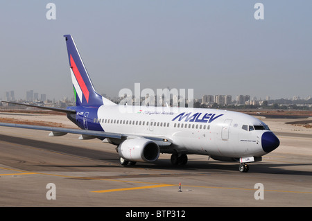 L'aéroport international Ben Gourion, Israël Malév Hungarian Airlines Boeing 737-7Q8 Banque D'Images