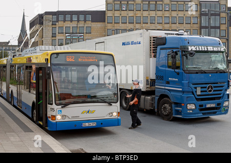 Bus électrique, Solingen, Rhénanie du Nord-Westphalie, Allemagne. Banque D'Images