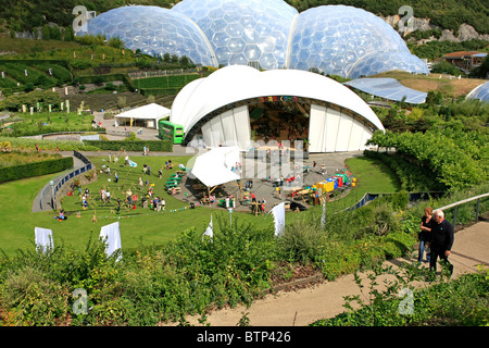 Le biome intérieur dômes et stade de l'Eden à Cornwall protéger Banque D'Images