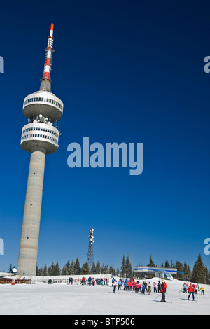 Pamporovo, une célèbre station de ski, détente et divertissement, montagnes Rodopi, tour de télévision, Balkans, Bulgarie Banque D'Images