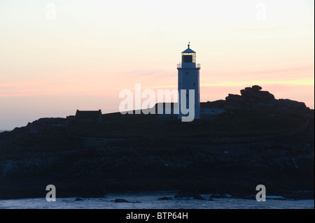 Godfrey phare au crépuscule, Cornwall, UK. Banque D'Images