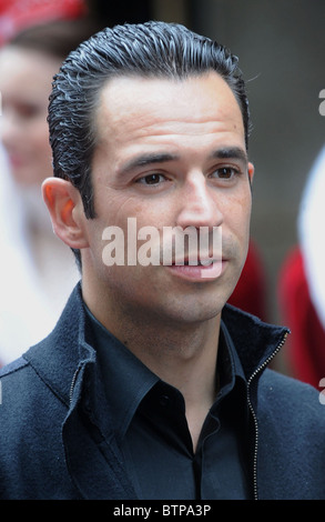 Helio Castroneves célèbre troisième victoire de voiture de course Indy 500 Banque D'Images