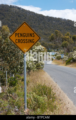 L'Australie, la Tasmanie, la péninsule de Tasman, pingouins crossing sign Banque D'Images