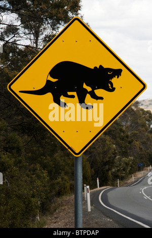 L'Australie, la Tasmanie, la péninsule de Tasman, diable de Tasmanie crossing sign Banque D'Images