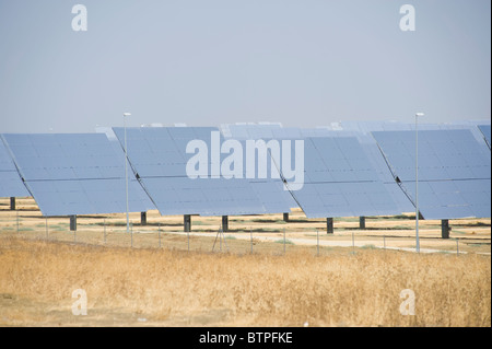 Réflecteur solaire, centrale solaire Solucar, Séville, Andalousie, Espagne Banque D'Images