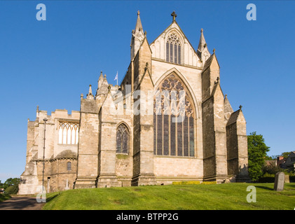 L'Angleterre, Yorkshire du Nord, façade de la cathédrale de Ripon Banque D'Images