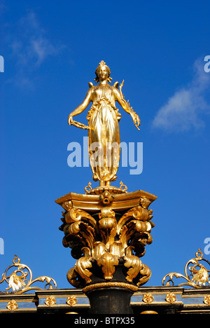 Construit par Coalbrookdale Company, Ironbridge comme un cadeau à Image, ils ont été rejetés et les portes ont été offertes à Warrington Banque D'Images