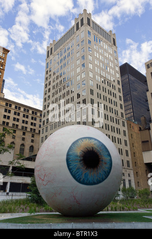 Eye, la sculpture par Tony Tasset Pritzker, Park, Chicago, Illinois, États-Unis Banque D'Images