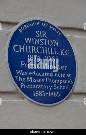 Blue Plaque pour Sir Winston Churchill sur un bâtiment à Hove, East Sussex, Royaume-Uni, dans le cadre de la Blue Plaque Scheme. Banque D'Images