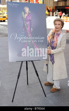 Cloris Leachman dévoile sa nouvelle annonce PETA Banque D'Images