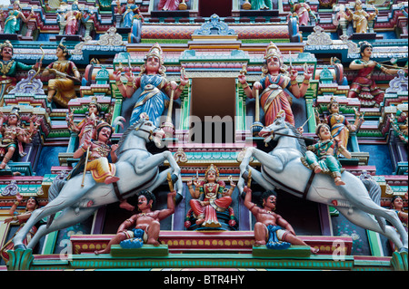 Une partie de la passerelle de la tour Sri Maha Mariamman Temple Kuala Lumpur, en Malaisie. Banque D'Images