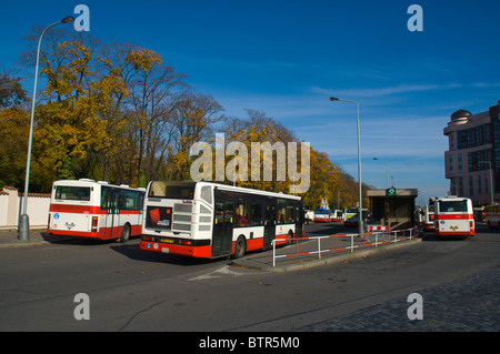 La station de bus et autocars Zelivskeho quartier Zizkov Prague République Tchèque Europe Banque D'Images