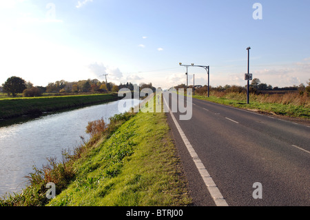 Aux côtés de la route de vidange de 40 pieds près de Benwick, Cambridgeshire, Angleterre, RU Banque D'Images