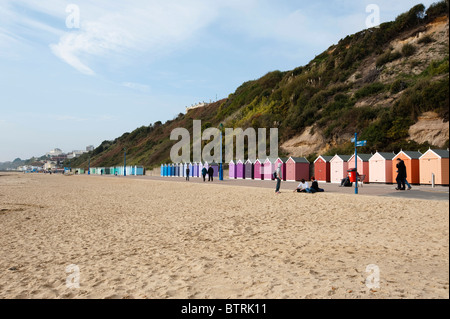 Cabines de plage sur la plage de Bournemouth, Dorset, Royaume-Uni Banque D'Images