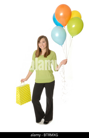 Teenage girl holding balloons and Shopping bag ou sac de cadeaux. Banque D'Images