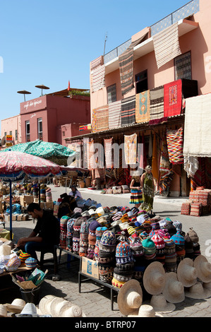 Chapeaux et tapis Souk Médina Marrakech Maroc Afrique du Nord Banque D'Images