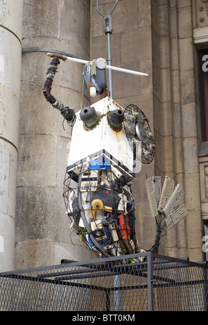 Sirène de Varsovie statue faite de poubelles électrique symbole Banque D'Images
