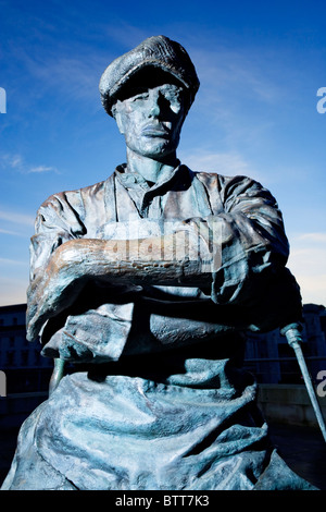 'L'Ulster Brewer', par Ross Wilson, l'un d'une série d'objets d'art sur la route de l'Art Laganside, Belfast, en Irlande du Nord Banque D'Images