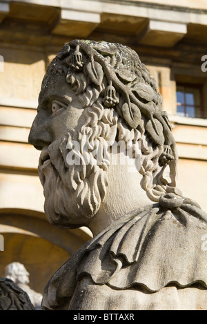 Philosophe barbu dudes avec pellicules sévères en dehors du Sheldonian, Oxford 6 Banque D'Images