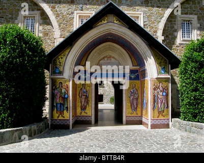 Entrée au monastère de Kykkos montagnes Troodos Chypre Europe Union Européenne UE Banque D'Images