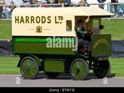 1919 Harrods Walker fourgon électrique, LW6737, au Goodwood Revival, Sussex, England, UK. Banque D'Images