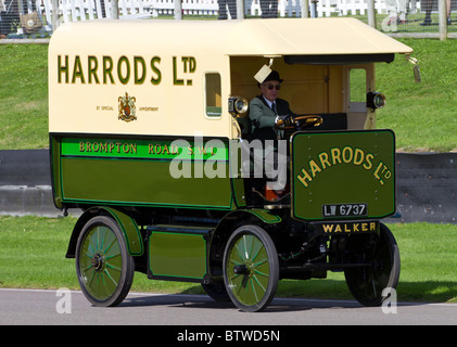 1919 Harrods Walker fourgon électrique, LW6737, au Goodwood Revival, Sussex, England, UK. Banque D'Images