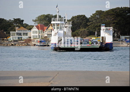 La chaîne complète de Sandbanks ferry voitures de port de Poole à Sandbanks et Studland Banque D'Images