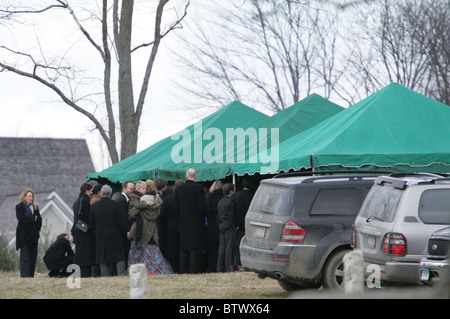 La famille et les amis assister au service funèbre de Natasha Richardson Banque D'Images