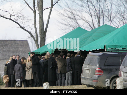 La famille et les amis assister au service funèbre de Natasha Richardson Banque D'Images