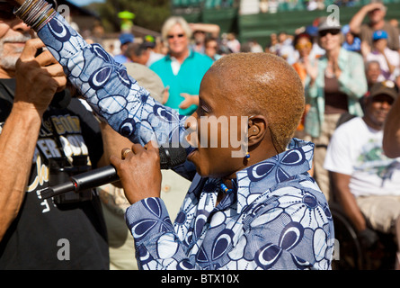 Angélique Kidjo chante sur la Jimmy Lyons étape - 2010 Festival de jazz de Monterey, Californie Banque D'Images