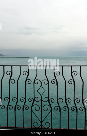 Balcon sur la mer de Vietri sul Mare, Costiera Amalfitana, Salerne, Campanie, Italie Banque D'Images